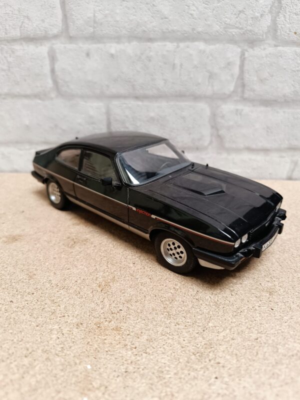 Ford Capri 2,8 Inyección 1/18 Negro